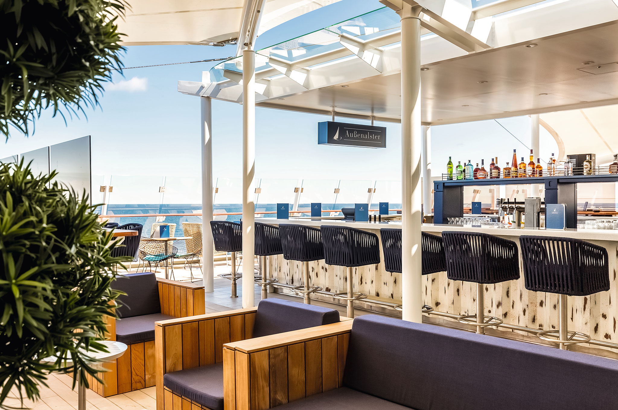 El Aussenalster Bar & Grill, un lugar perfecto para disfrutar del buen tiempo en buena compañía... CRUCERO MAR & MUSICA CRUCERO FILARMONICA DE VIENA CRUCERO MUSICAL CRUCERO MUSITOUR CRUCERO MUSICA JUNTOS CRUCERO MUSITRAVEL CRUCERO MUSIC CRUISE WIENER PHILARMONIC CRUISE CRUCERO SINFONICA DE VIENA CRUCERO ORQUESTA VIENA CRUCERO MUSICAL CRUCERO DE LUJO ORQUESTA CRUCERO MUSICA CLASICA CRUCERO OPERA CRUCEROS MUSICALES RESERVA CRUCERO FILARMONICA DE VIENA WIENER PHILHARMONIKER KREUZFAHRTEN VIENNA PHILARMONIC ORCHESTRA CRUISE MUSIC CRUISE CLASSICAL MUSIC CRUISE OFERTAS CRUCEROS MUSICA CRUCEROS AMANTES DE LA MUSICA CRUCEROS AMIGOS DE LA OPERA CRUCEROS AFICIONADOS MUSICA CRUCEROS CON CONCIERTOS MEIN SCHIFF 6 CRUCEROS #FilarmonicadeViena #WienerPhilharmoniker #ViennaPhilarmonic #OrchestraCruise #CruceroMusical #Musitour #MusicaJuntos #CruceroClick #CrucerosMusicales